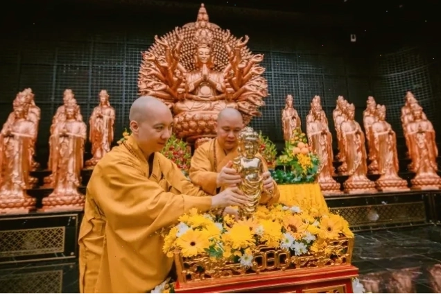 Lễ Phật Đản 2026 tại Núi Bà Đen thu hút đông đảo người dân và du khách