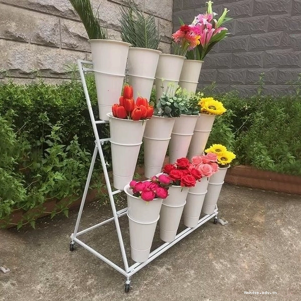 Mẫu kệ chữ A trưng bày hoa độc đáo