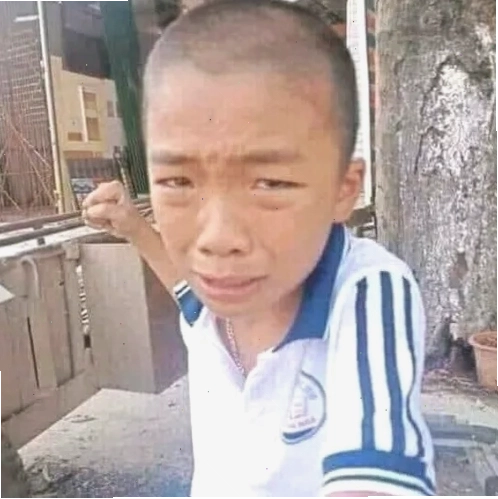 Meme đau khổ với biểu cảm thất thần
