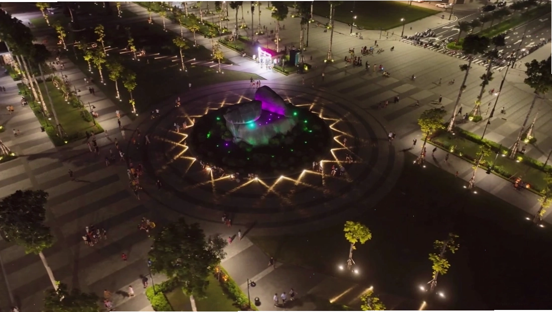Một góc quảng trường biển Sầm Sơn lung linh về đêm