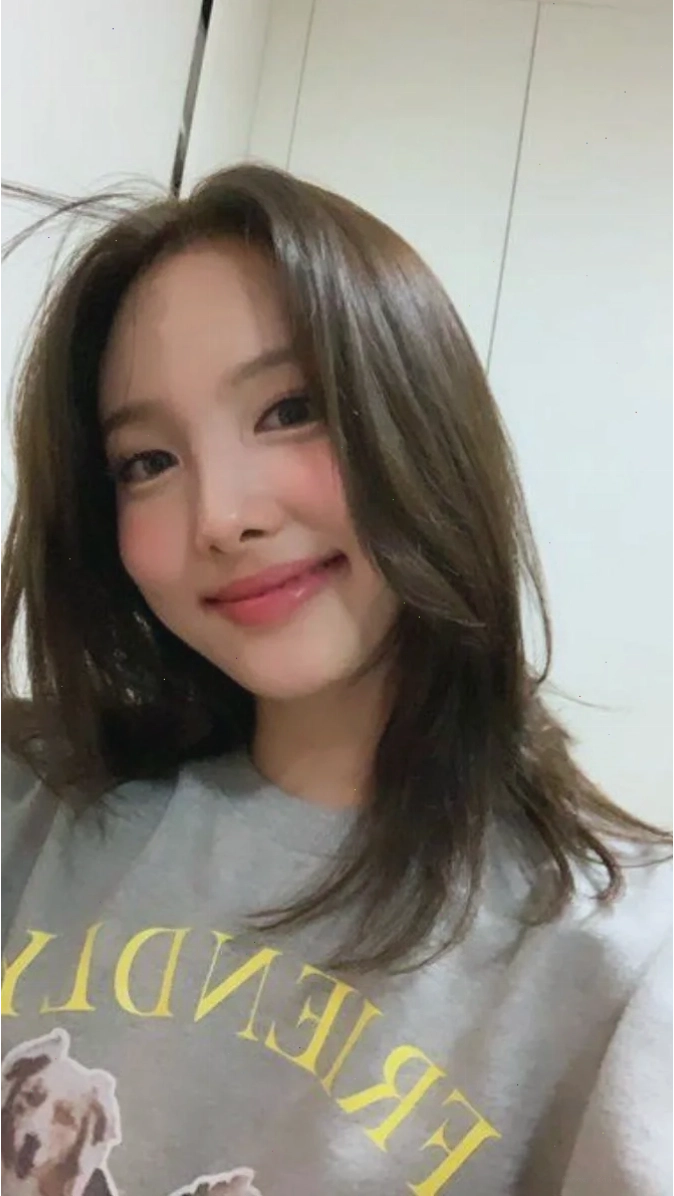 Nayeon Twice cười tươi rạng rỡ