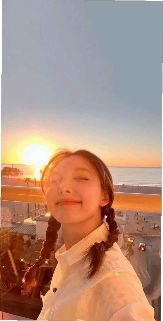 Nayeon Twice đáng yêu với phụ kiện tai thỏ