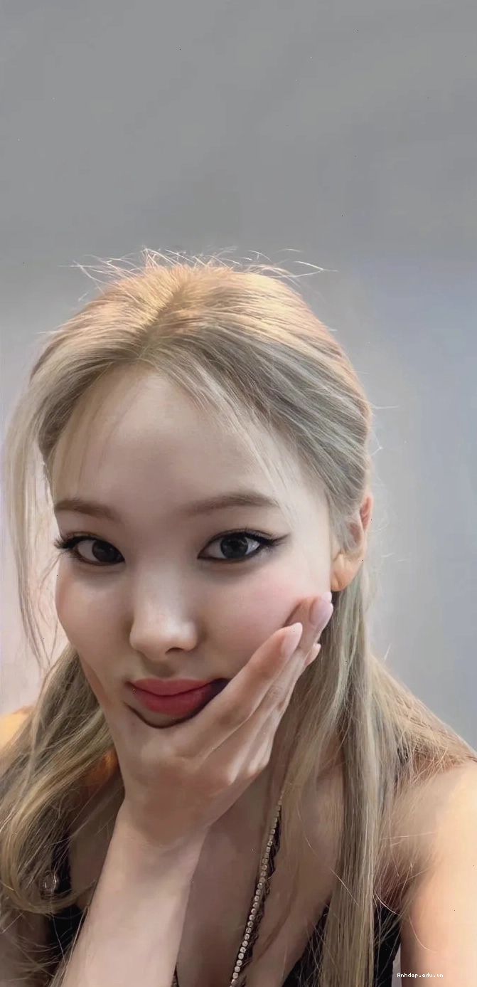 Nayeon Twice tự tin khoe nhan sắc trong bức ảnh selfie gần