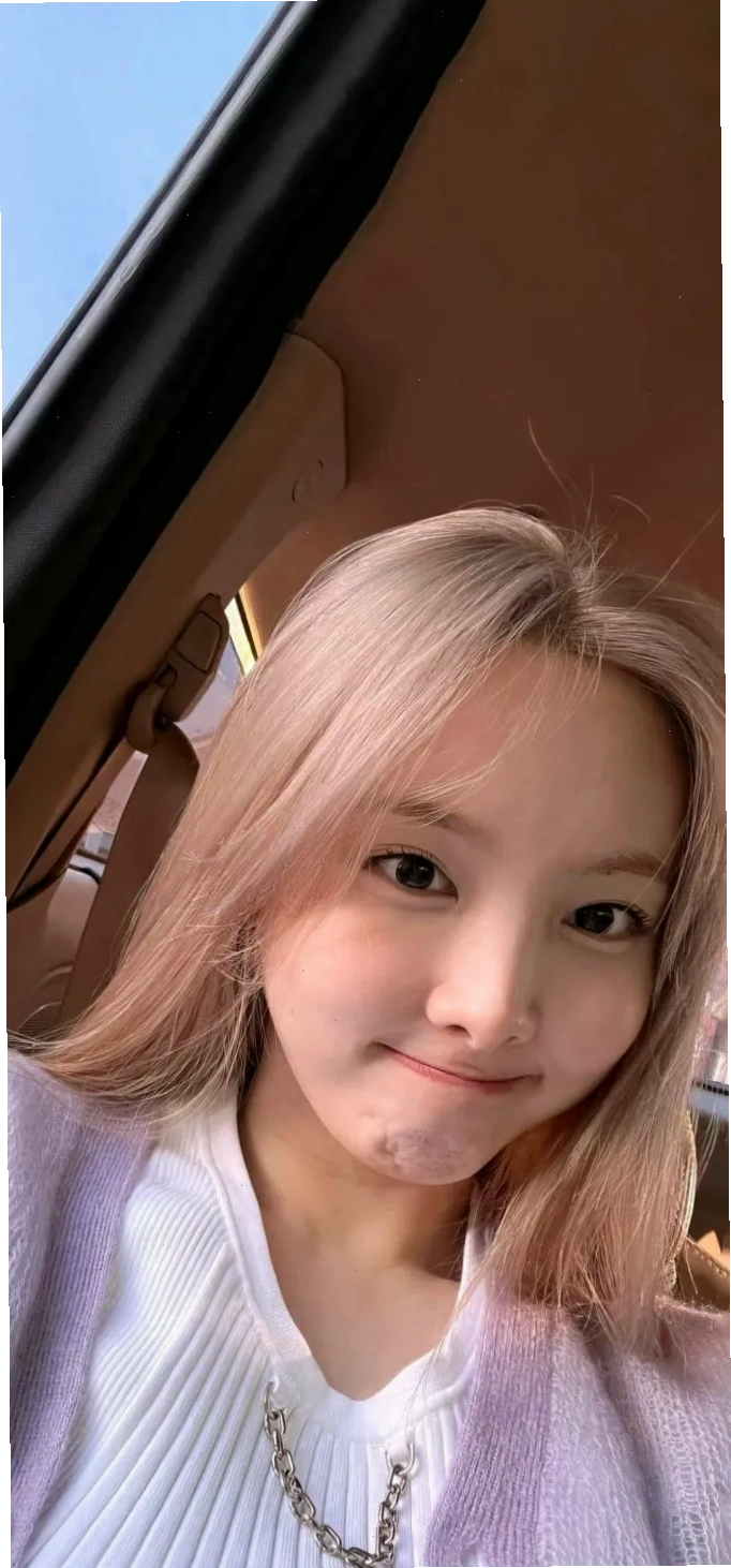 Nayeon Twice xinh đẹp với tông trang điểm nhẹ nhàng