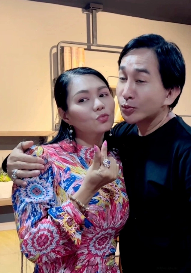 Nghệ sĩ Ngọc Huyền và chồng Thanh Tuấn trong một sự kiện