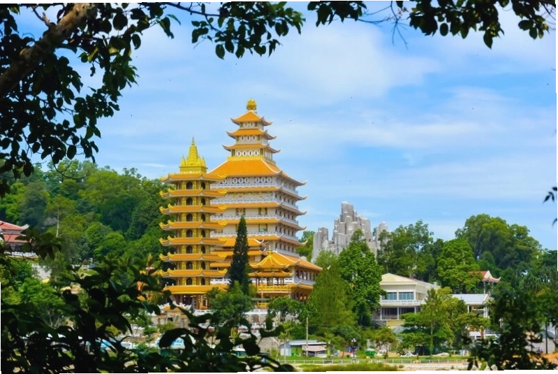 Ngọn Núi Dài (Ngọa Long Sơn) uốn lượn giữa cảnh quan An Giang