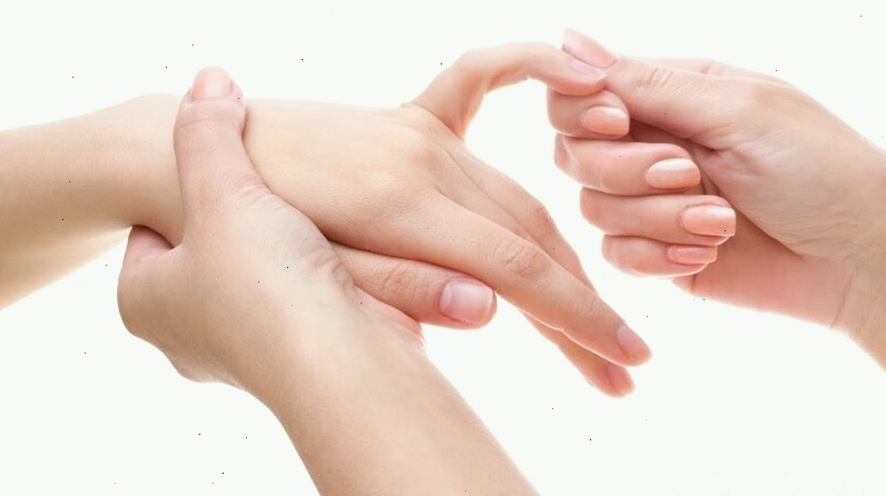 Tình trạng tê các đầu ngón tay có thể ảnh hưởng đến sinh hoạt