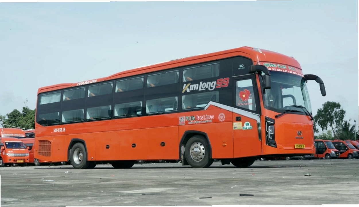 Xe Phương Trang Limousine hiện đại chuẩn bị đón khách