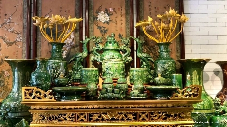 Ý nghĩa lọ hoa trên bàn thờ gia tiên
