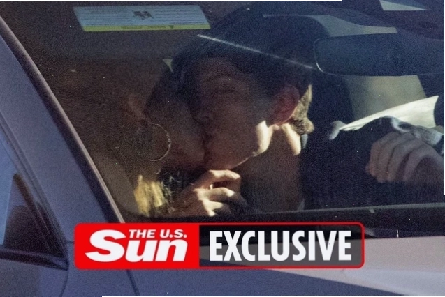 Zendaya và Tom Holland trên trang bìa tạp chí