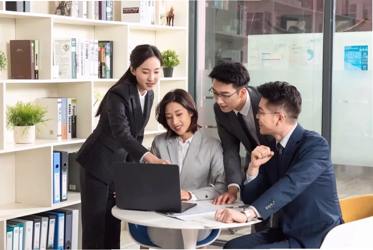 Công nghệ hỗ trợ cải thiện kỹ năng giao tiếp ứng xử nơi công sở