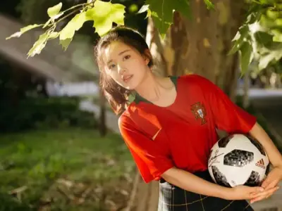 Khám phá hình ảnh gái xinh bóng đá cực đẹp trên sân cỏ