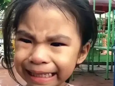 Cười không nhịn nổi với những hình meme em bé lầy lội nhất quả đất