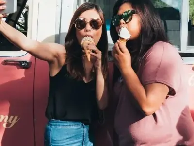 Tải ngay hình ảnh ăn kem đẹp và sắc nét về các thiết bị của bạn