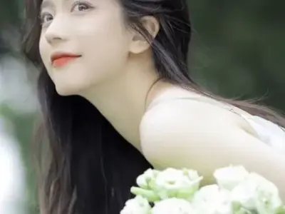 Ngắm nhìn những hình ảnh cô gái ôm bó hoa đẹp lung linh nhất