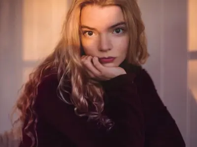 Nhan sắc như búp bê của Anya Taylor-Joy qua từng bức ảnh