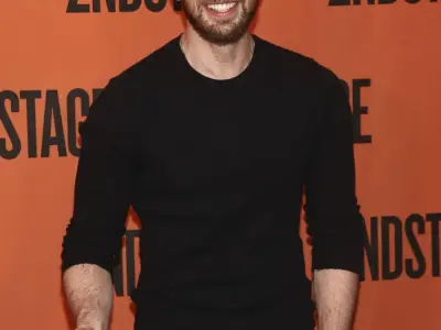 Loạt ảnh Chris Evans với phong cách thời trang lịch lãm