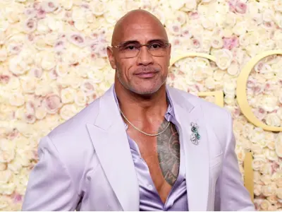 Khám phá bộ sưu tập hình ảnh Dwayne "The Rock" Johnson đỉnh nhất! Từ cơ bắp cuồn cuộn trên võ đài WWE đến những vai diễn hành động không thể bỏ lỡ. Click ngay!