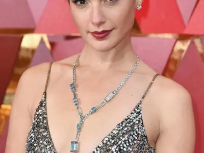 Loạt ảnh Gal Gadot khoe nhan sắc nữ thần ngoài đời thực