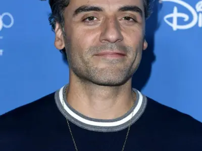 Khám phá vẻ đẹp nam tính của "ông bố" Oscar Isaac