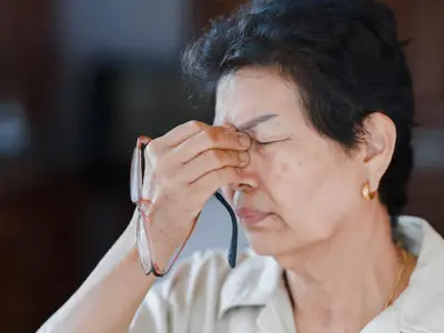 Bệnh cườm mắt là gì? Nguyên nhân, dấu hiệu và cách phòng ngừa hiệu quả