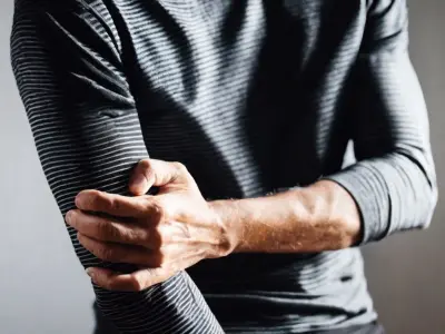 Đau khớp ngón tay là bệnh gì? Nguyên nhân và cách điều trị hiệu quả