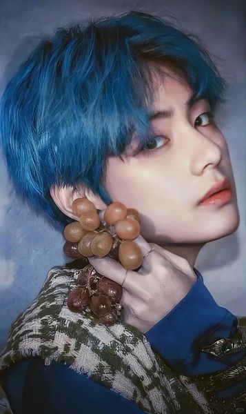 V BTS dưới ánh đèn