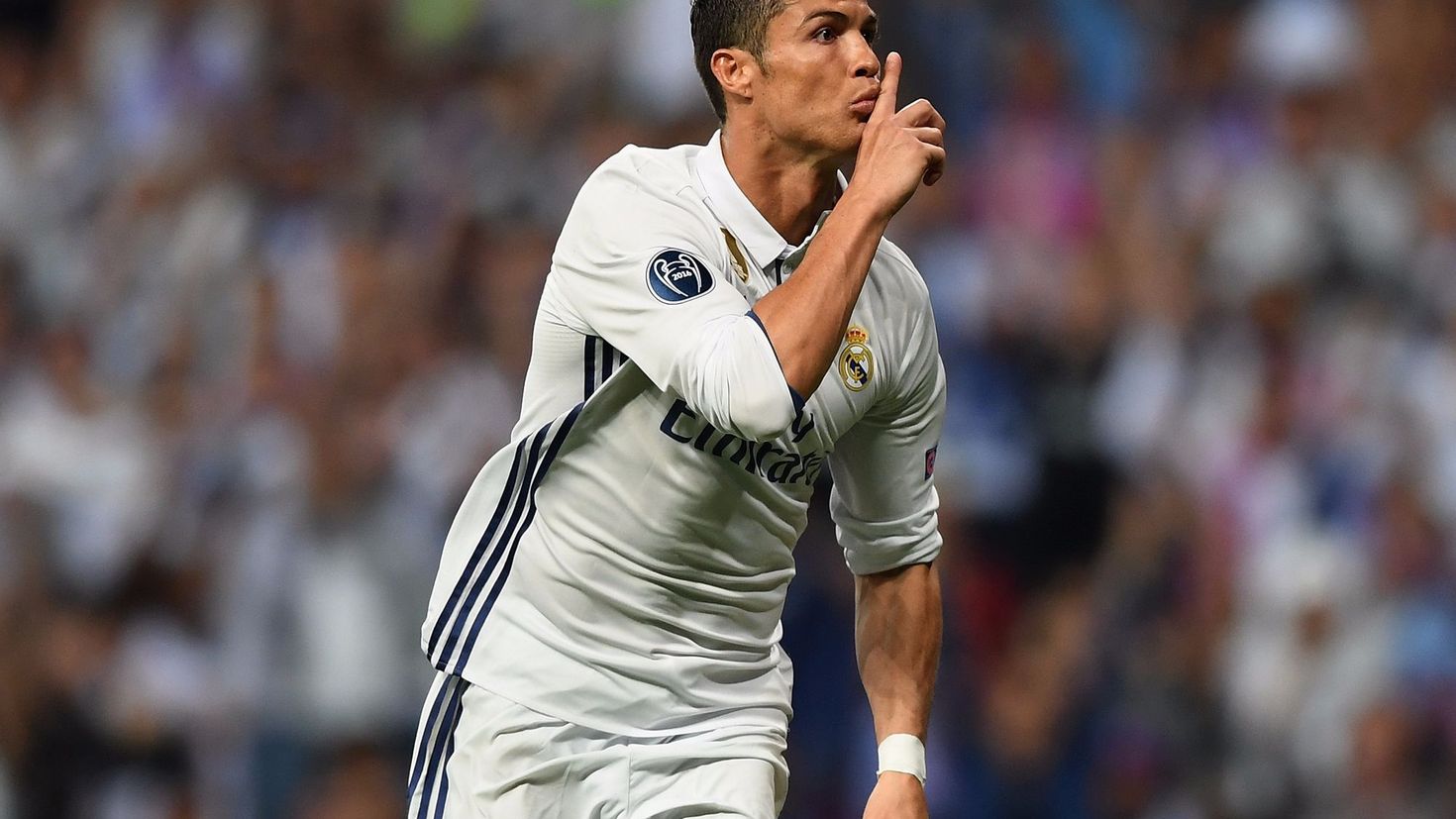 Ảnh Cristiano Ronaldo thi đấu - Ảnh 5