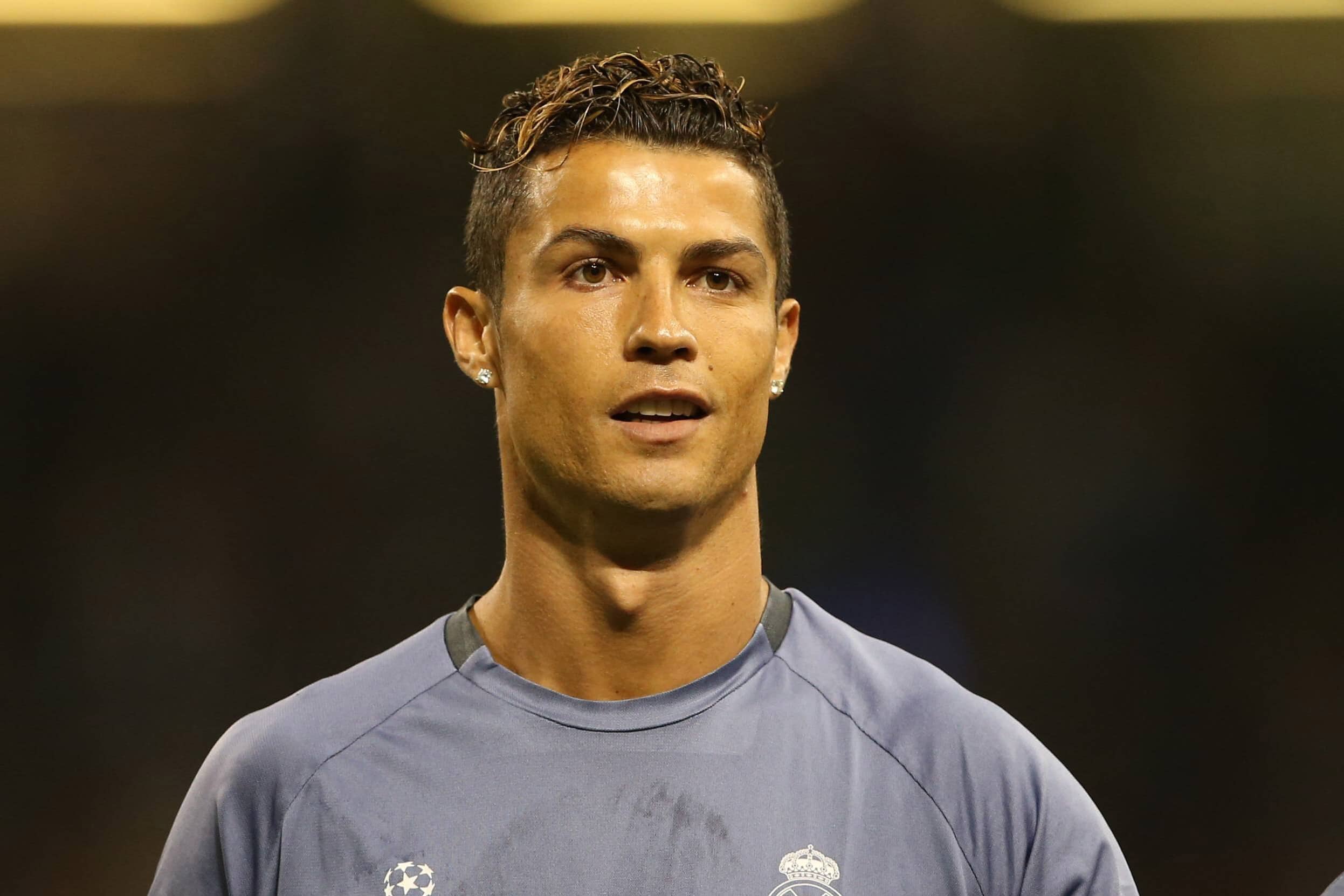 Ảnh Cristiano Ronaldo thi đấu - Ảnh 17