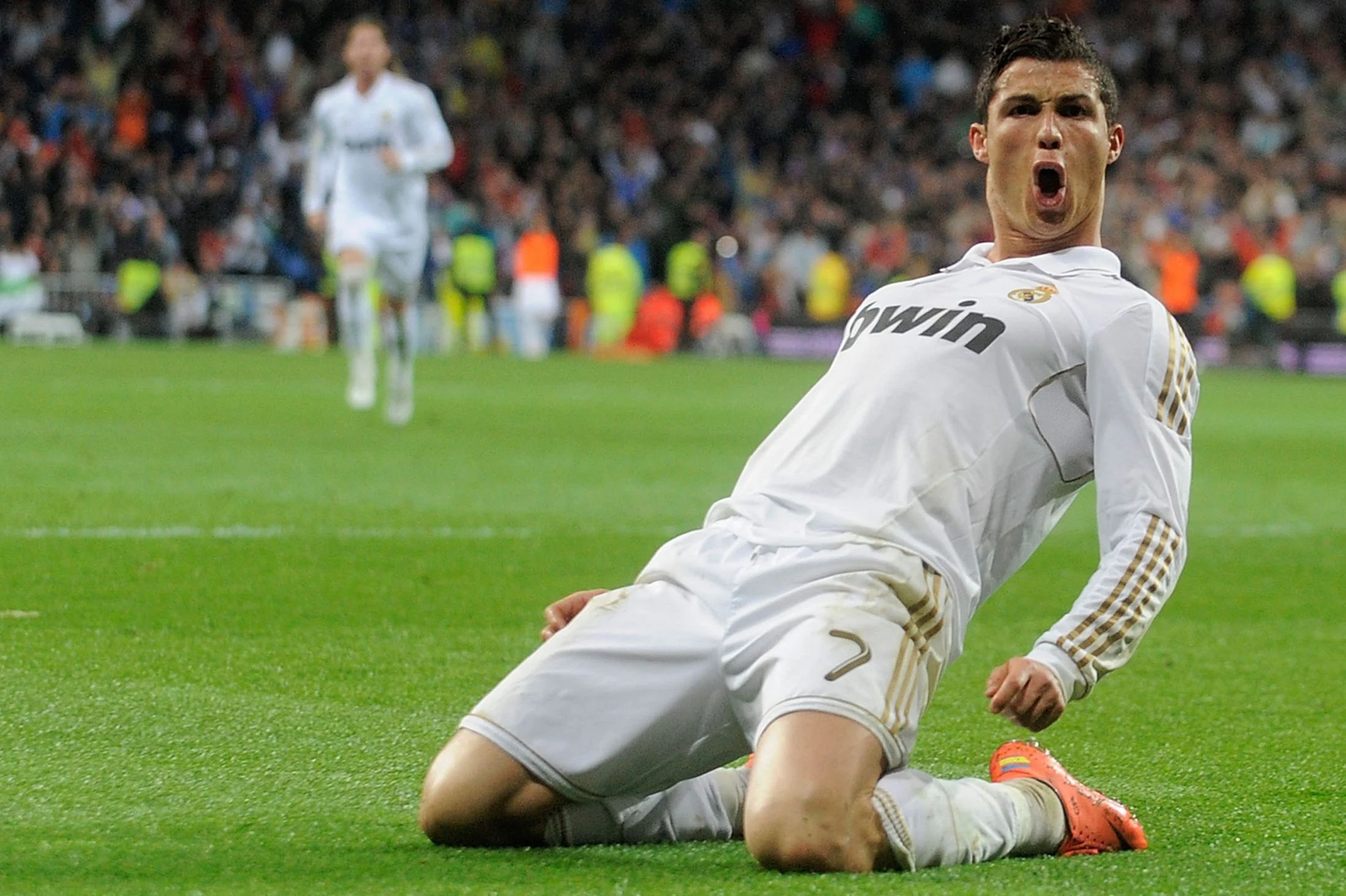 Ảnh Cristiano Ronaldo thi đấu - Ảnh 18