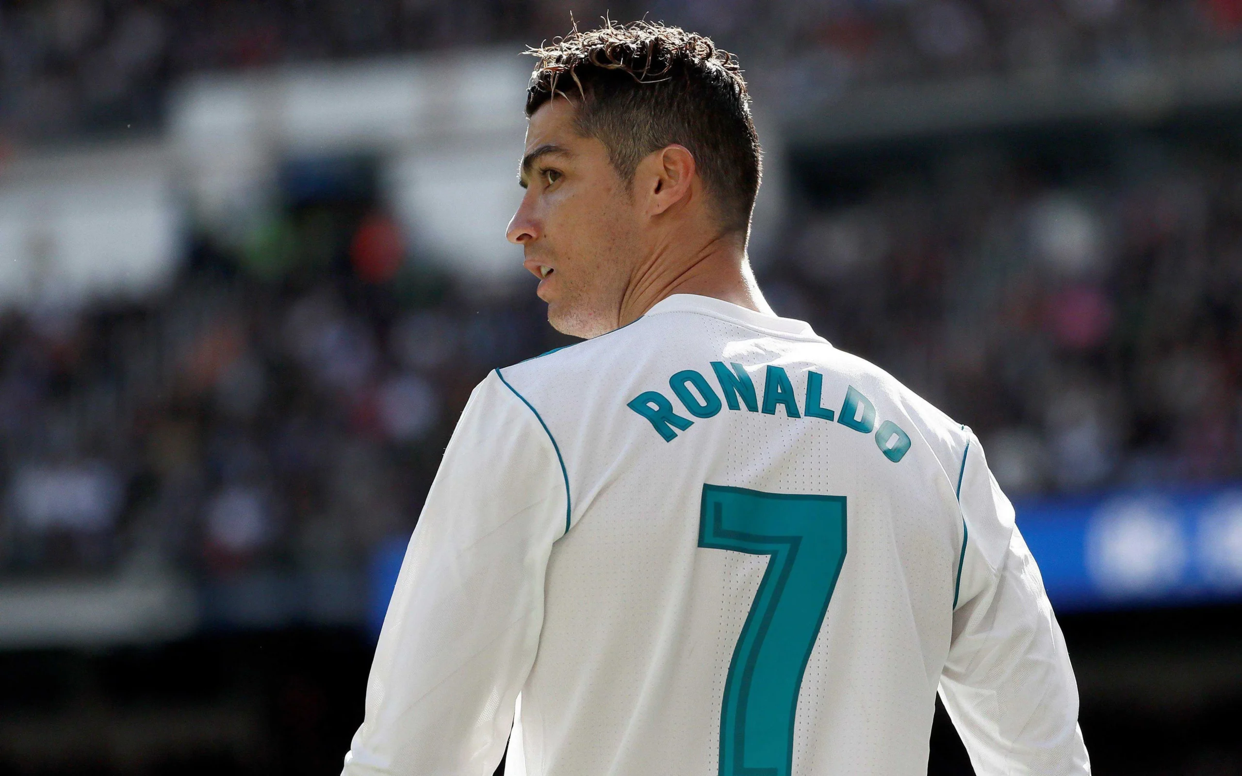 Ảnh Cristiano Ronaldo thi đấu - Ảnh 20