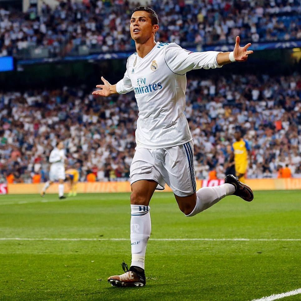 Ảnh Cristiano Ronaldo thi đấu - Ảnh 24