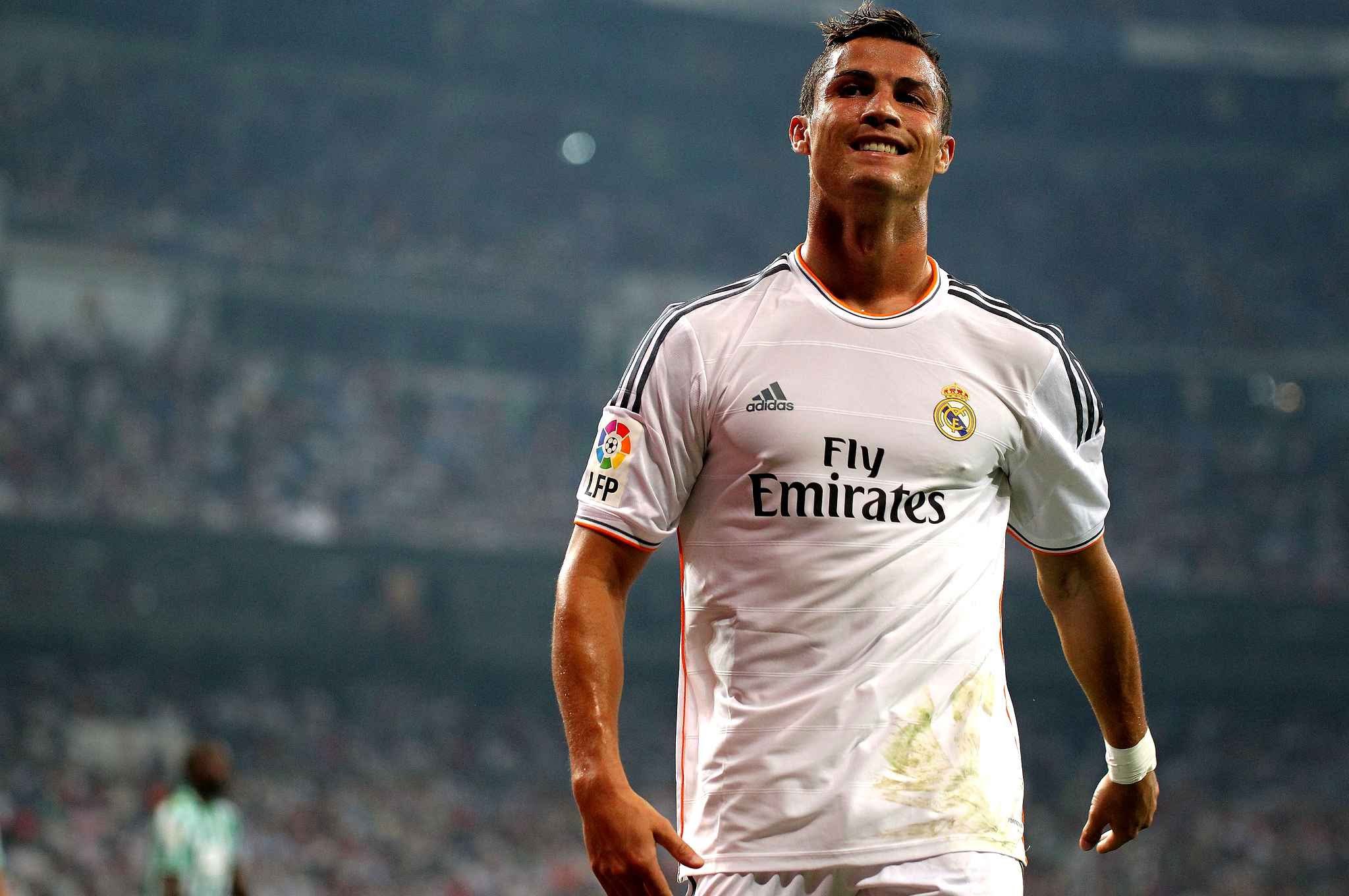 Ảnh Cristiano Ronaldo thi đấu - Ảnh 25