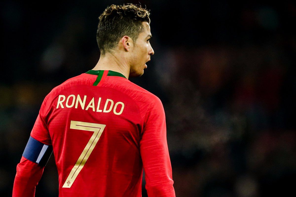 Ảnh Cristiano Ronaldo thi đấu - Ảnh 27