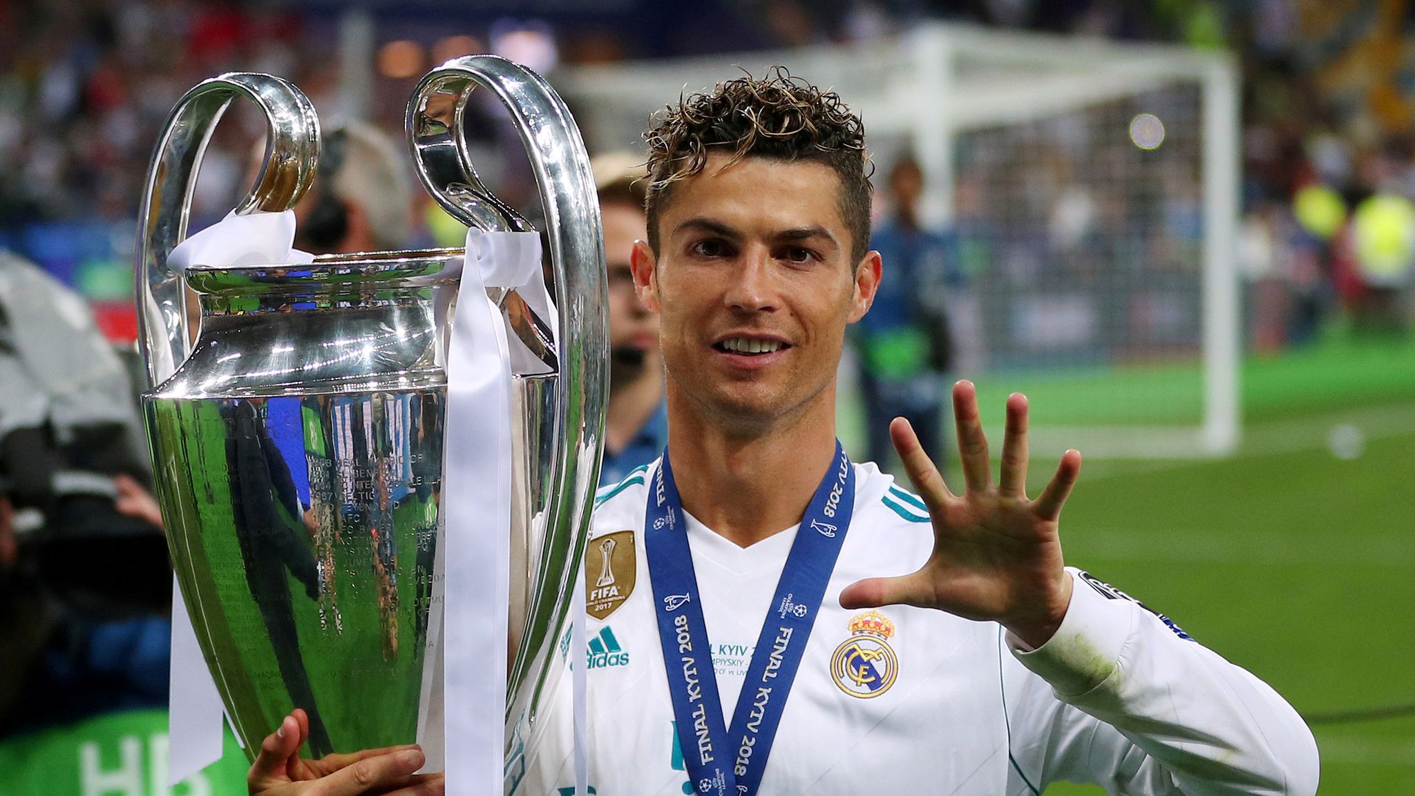 Ảnh Cristiano Ronaldo thi đấu - Ảnh 28