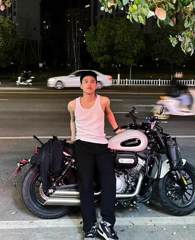 Ảnh trai đẹp lái xe motorbike ngầu - Ảnh 7
