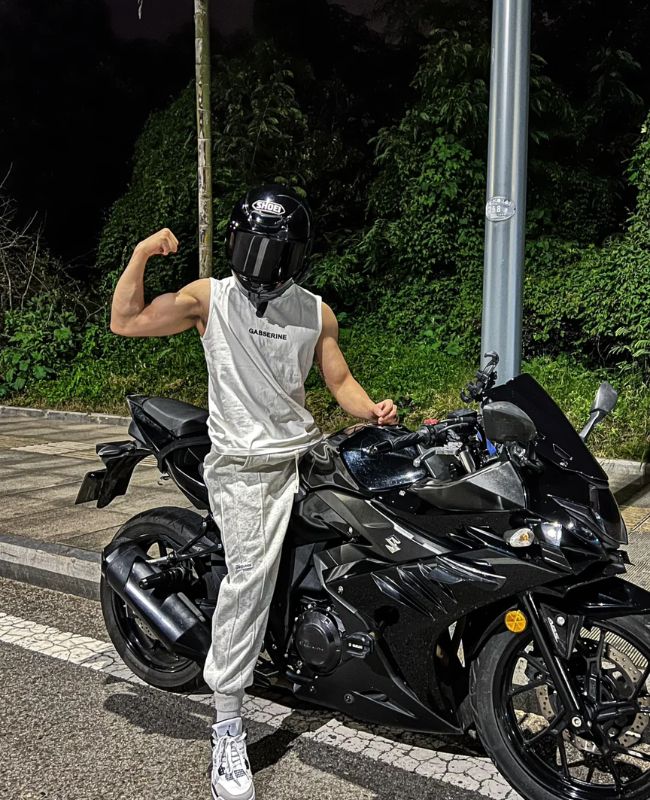 Ảnh trai đẹp lái xe motorbike ngầu - Ảnh 23