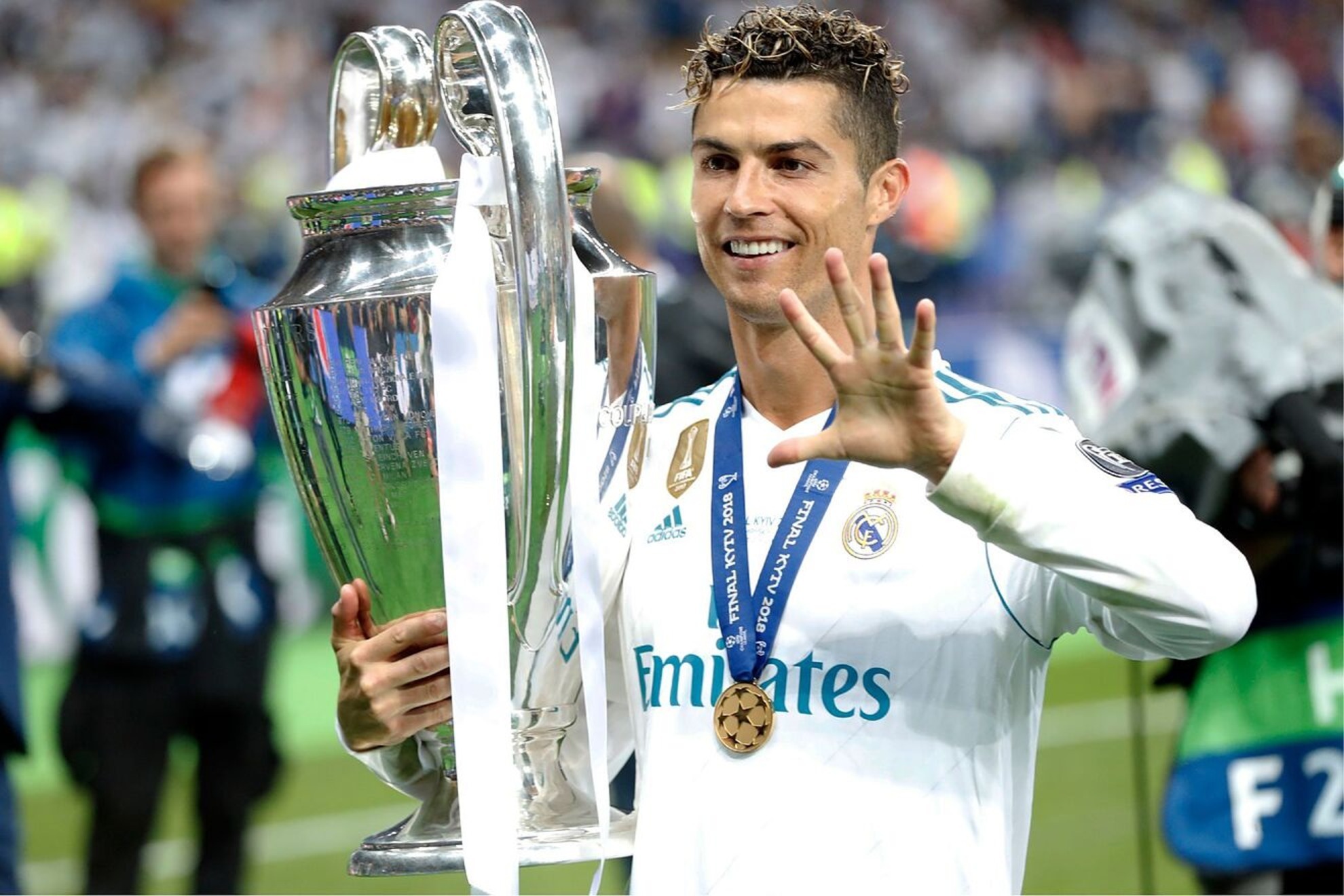 Hình ảnh Cristiano Ronaldo đẹp trai - Ảnh 2