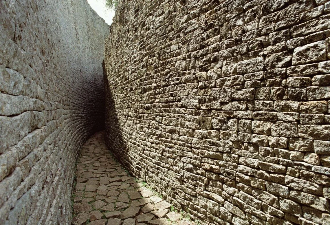 Phong cảnh bức tường cổ kính với lịch sử lâu đời 8