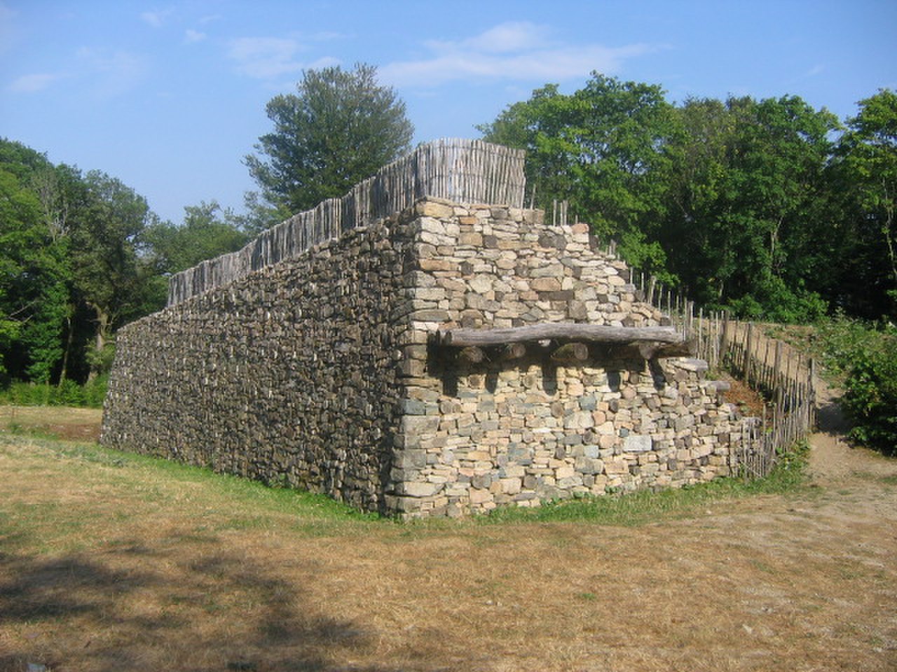 Phong cảnh bức tường cổ kính với lịch sử lâu đời 27