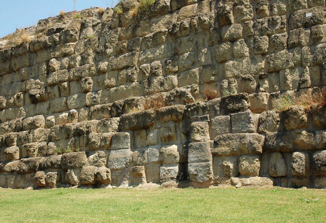Phong cảnh bức tường cổ kính với lịch sử lâu đời 35