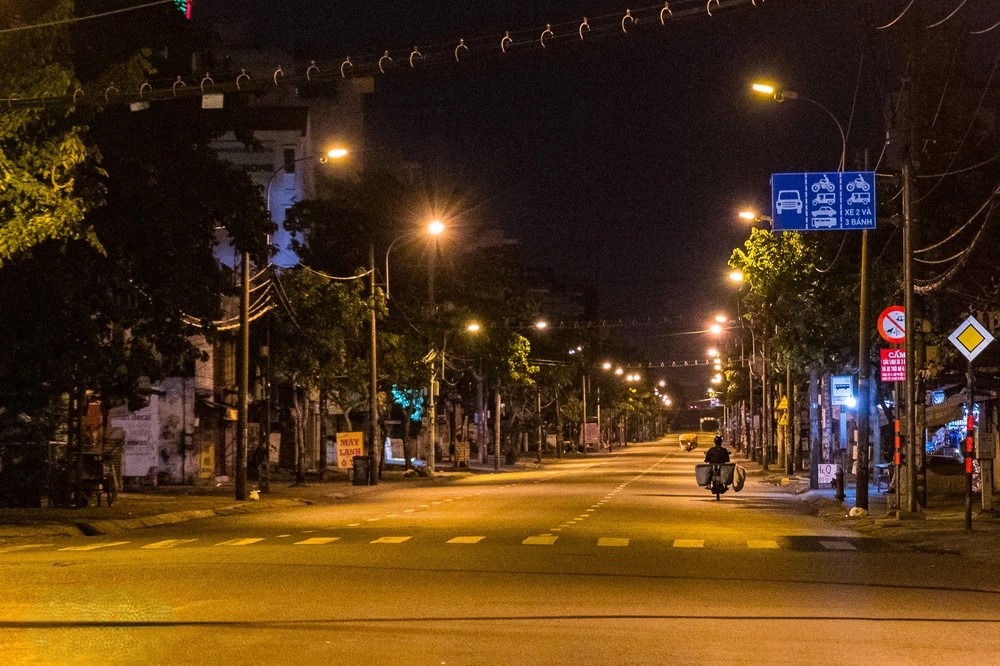 Phong cảnh đường phố sáng đèn 43