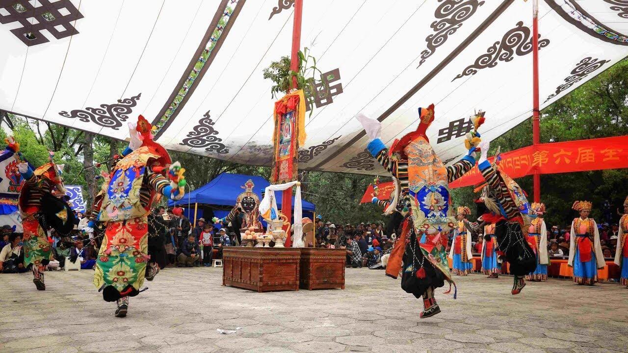 Phong cảnh lễ hội truyền thống 36