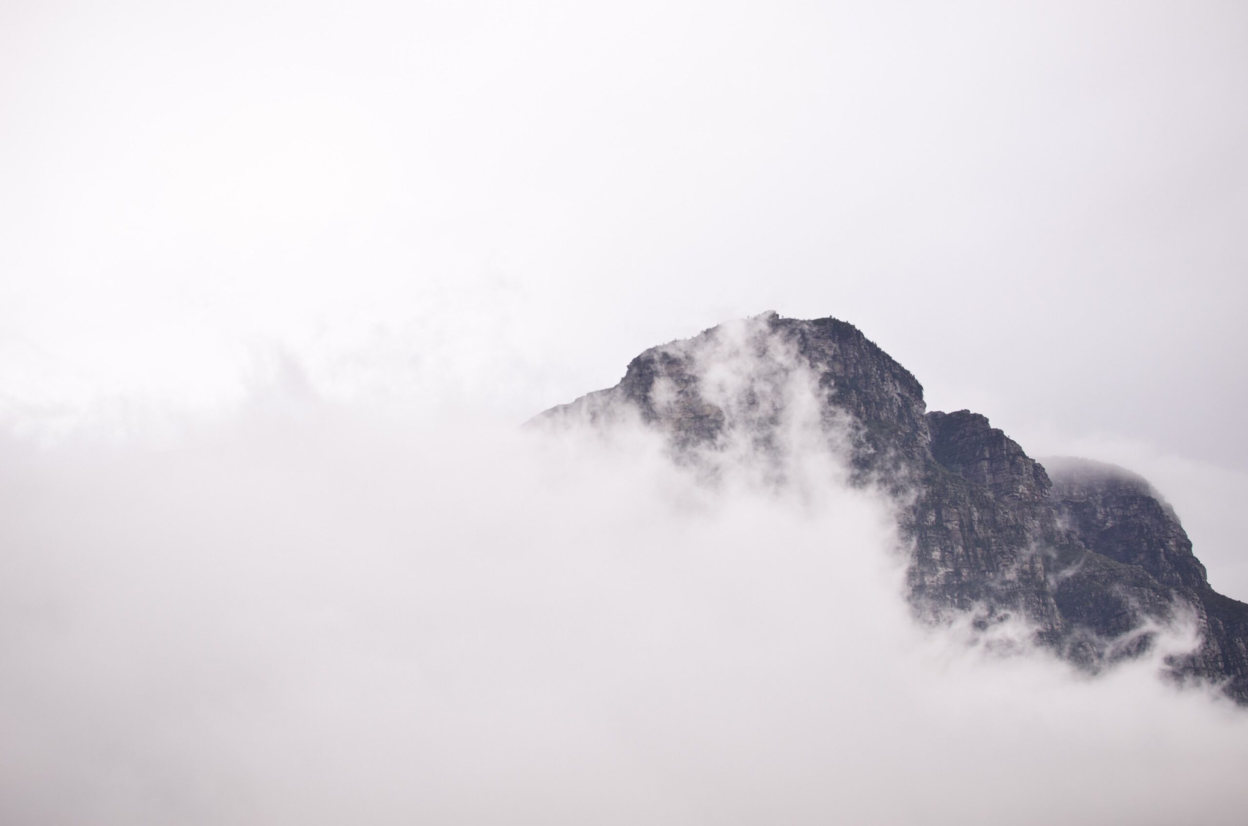 Phong cảnh đám mây lơ lửng trên đỉnh núi 10
