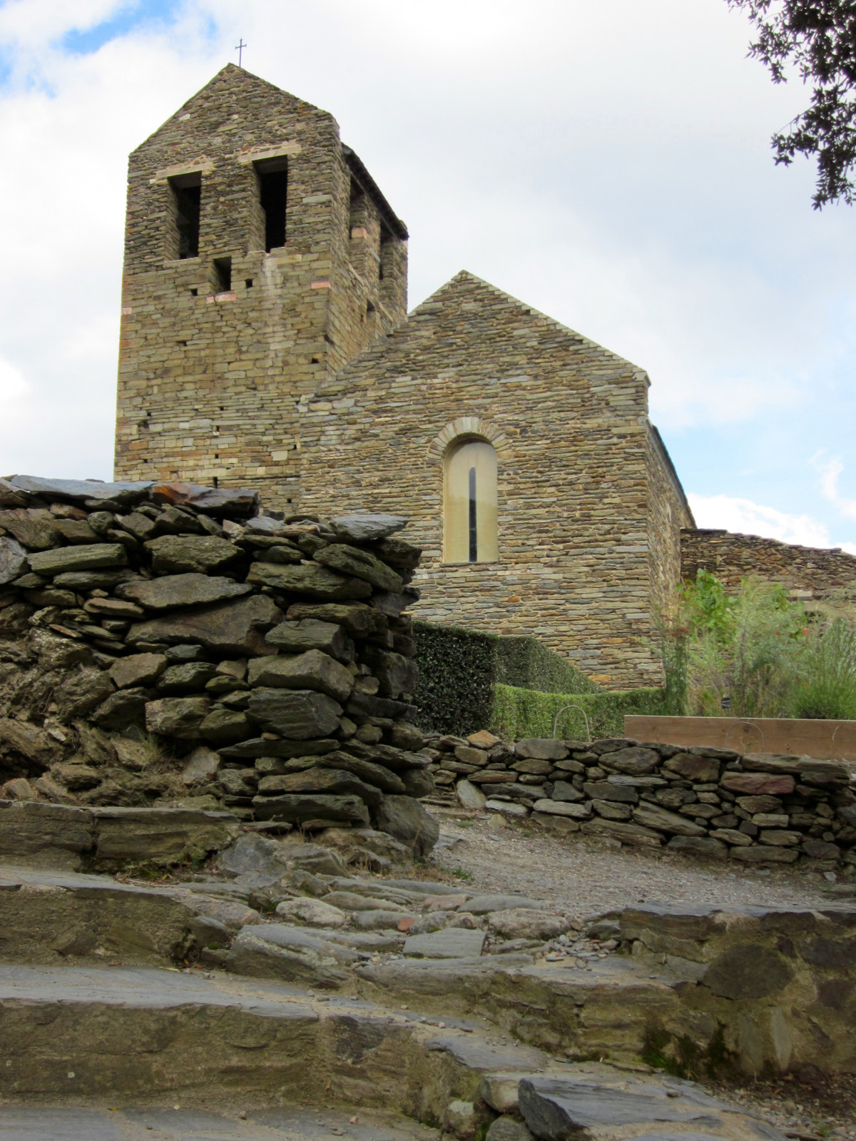 Phong cảnh nhà thờ đá cổ 41