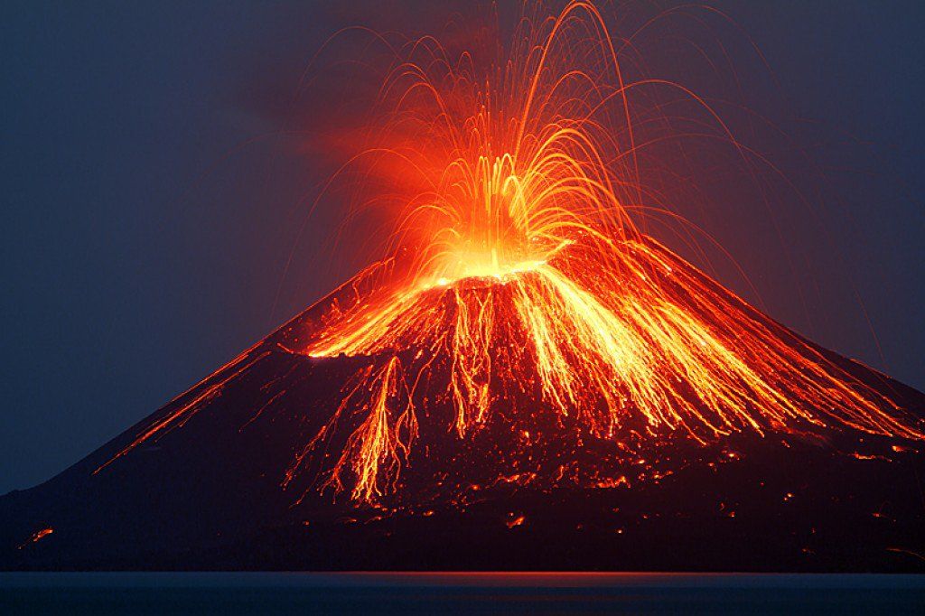 Phong cảnh núi lửa hoạt động 11