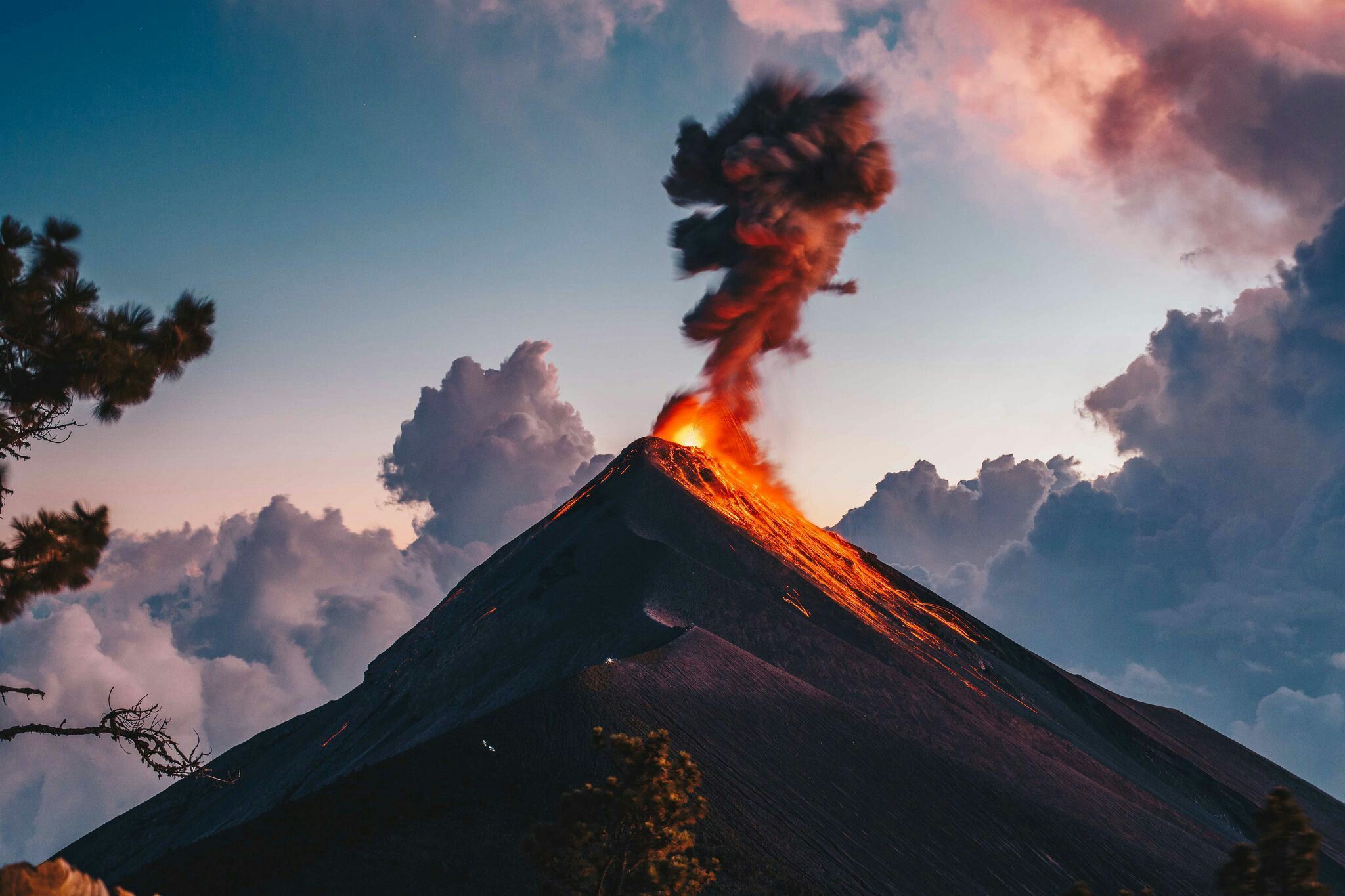 Phong cảnh núi lửa hoạt động 16
