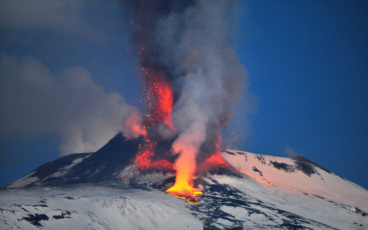 Phong cảnh núi lửa hoạt động 47
