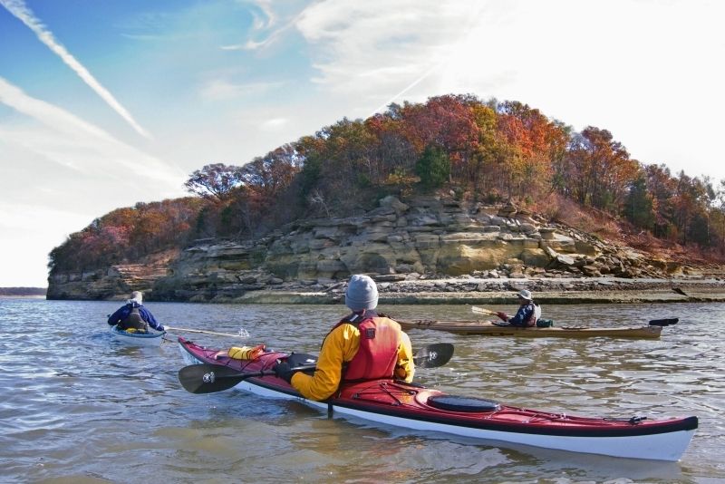 Phong cảnh thuyền kayak trên hồ 18