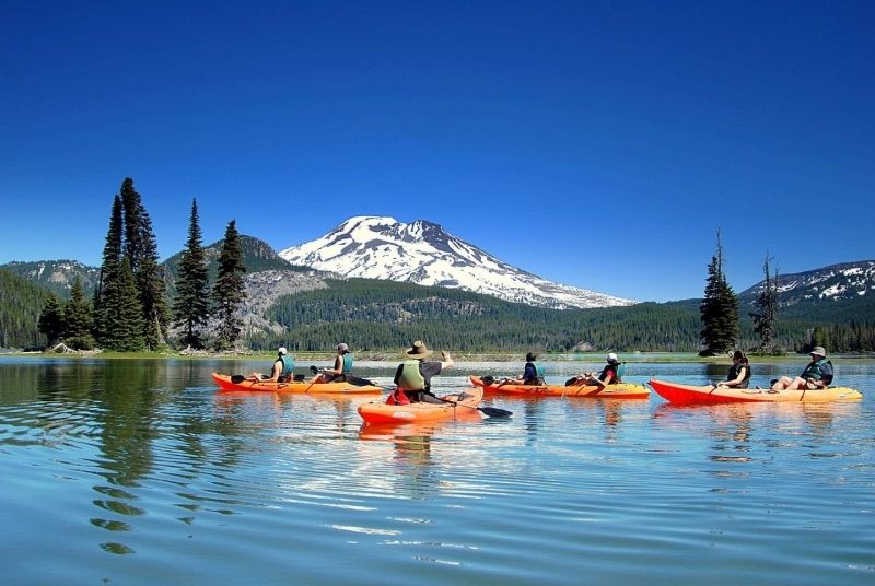 Phong cảnh thuyền kayak trên hồ 32